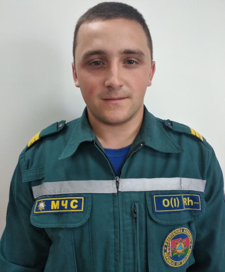 Работник МЧС в свободное от несения службы время спас человека на пожаре в Ляховичском районе