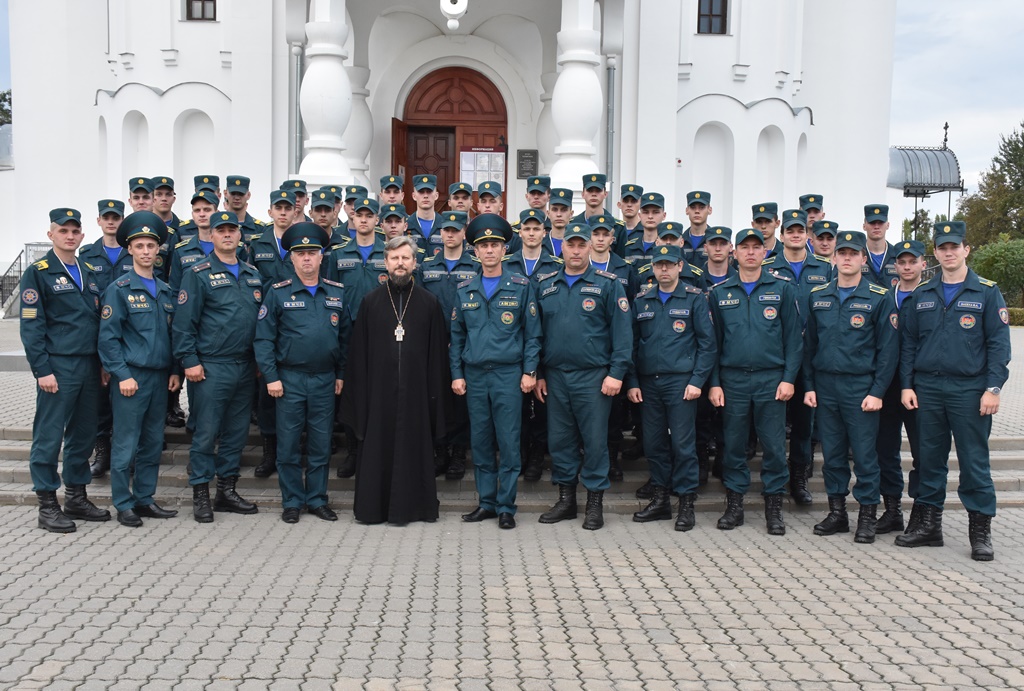 Курсанты университета МЧС посетили духовно-патриотический комплекс в Старинном парке Березы