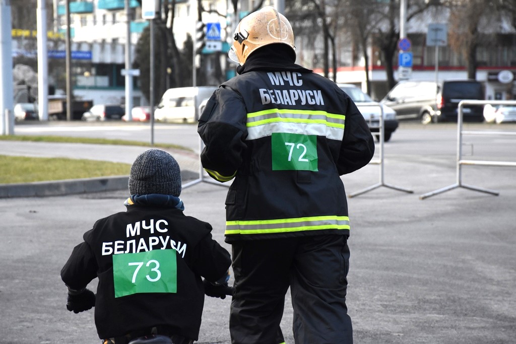 В Бресте состоялся третий новогодний забег — фото и видеорепортаж