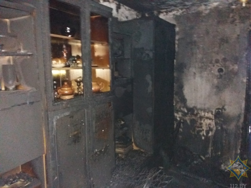 В Кобрине из-за пожара в квартире из жилого дома эвакуировано 11 человек