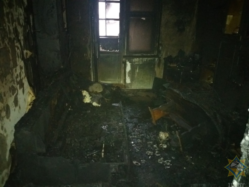 В Кобрине из-за пожара в квартире из жилого дома эвакуировано 11 человек