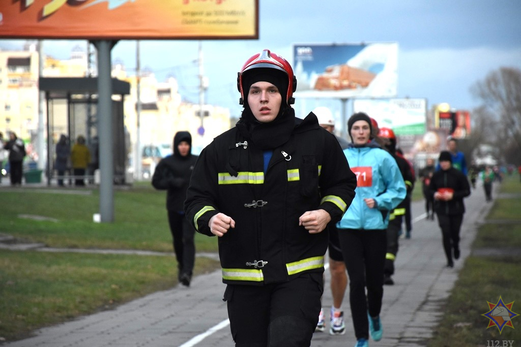 В Бресте состоялся третий новогодний забег — фото и видеорепортаж